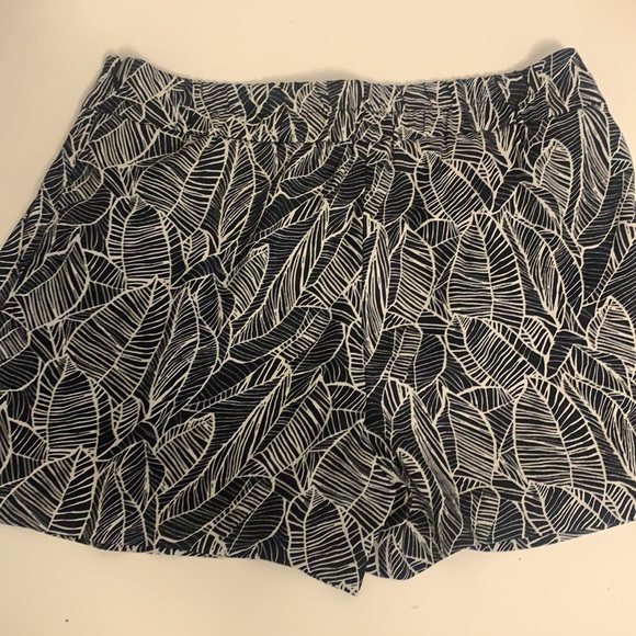 Anne Taylor LOFT black & white dress shorts - Picture 2 of 4